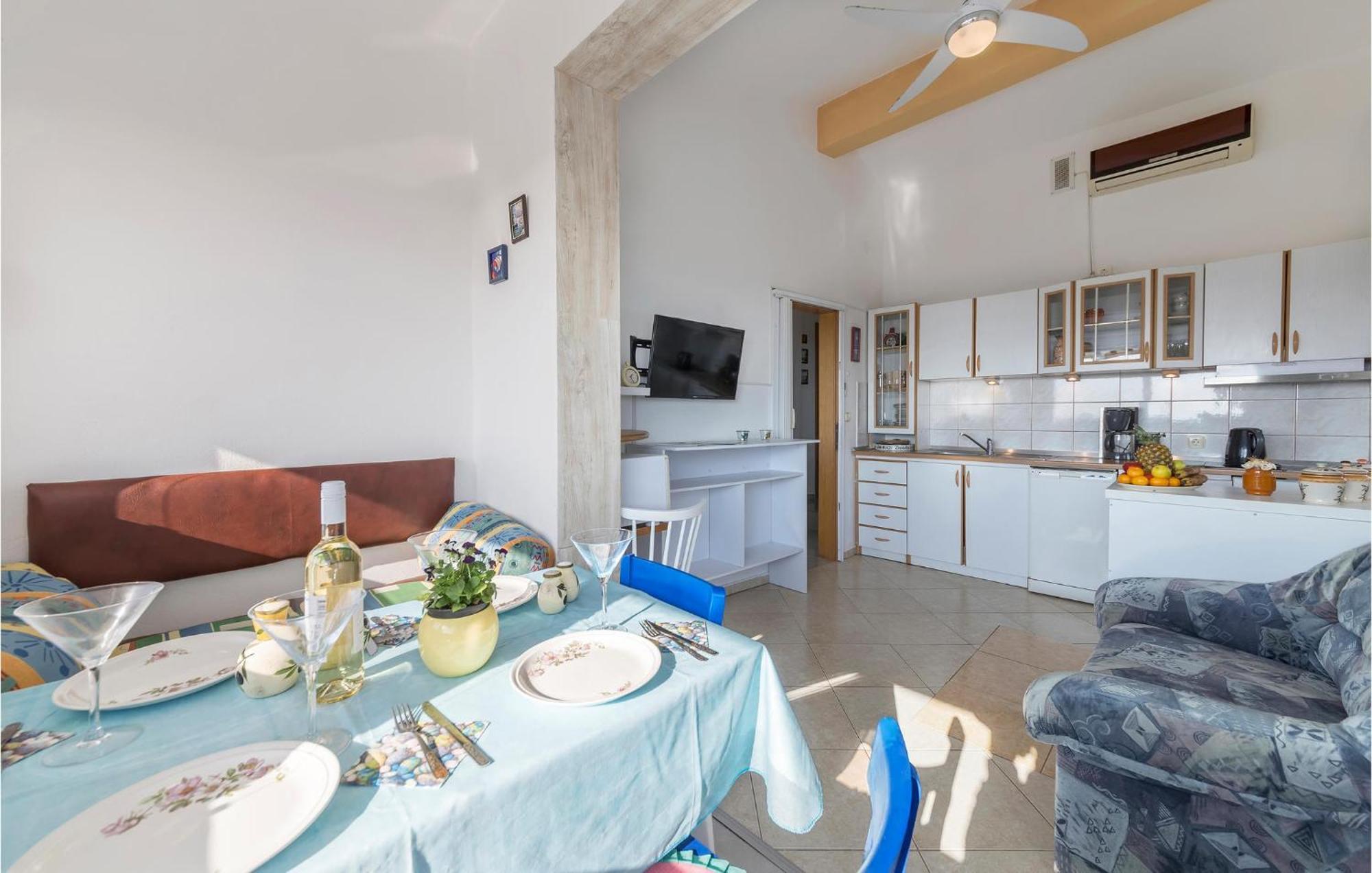 Beautiful Apartment In Barbariga With Kitchen Buitenkant foto
