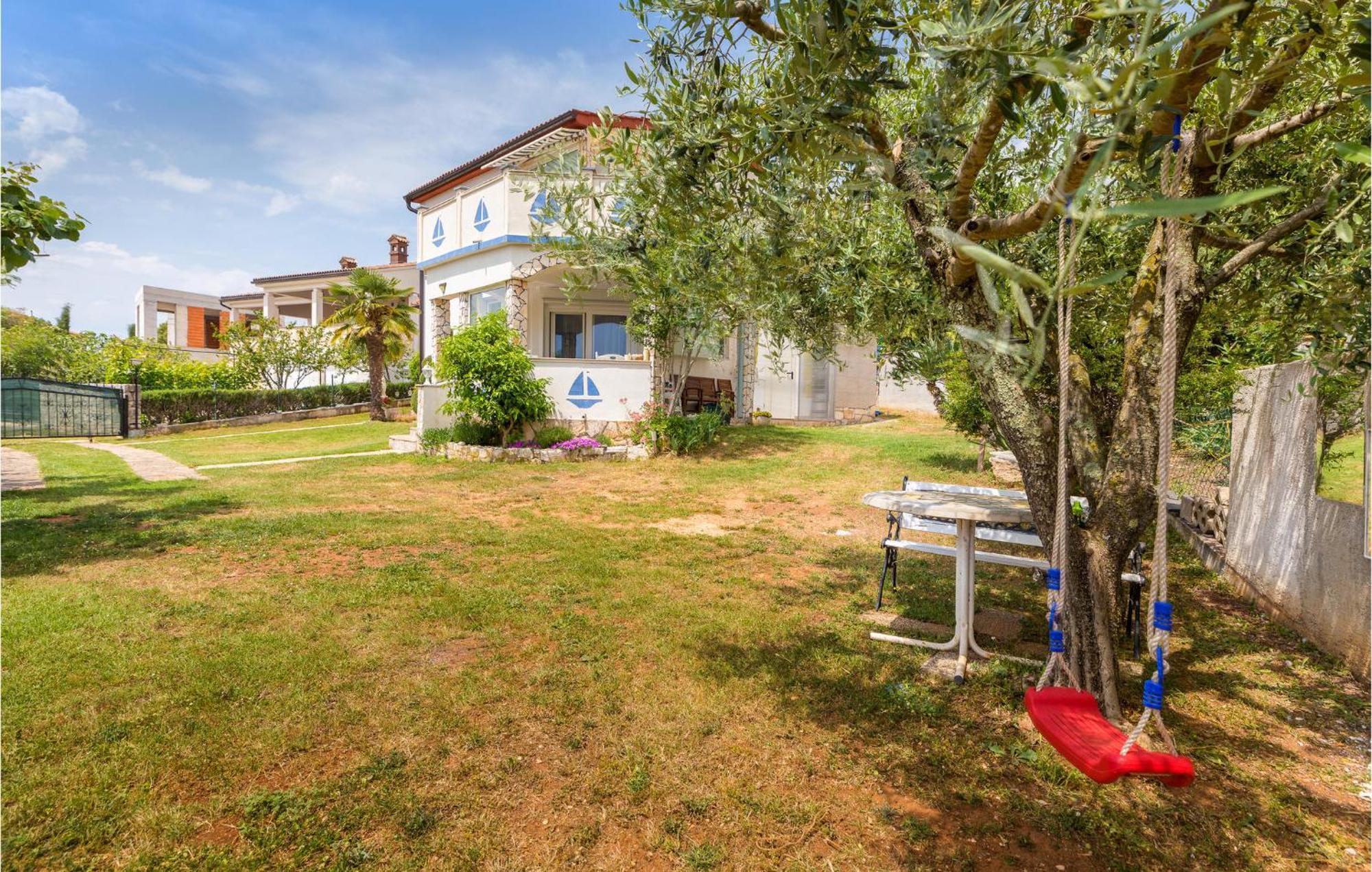 Beautiful Apartment In Barbariga With Kitchen Buitenkant foto