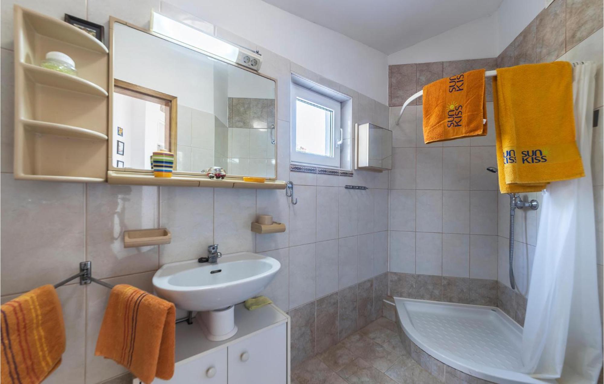 Beautiful Apartment In Barbariga With Kitchen Buitenkant foto