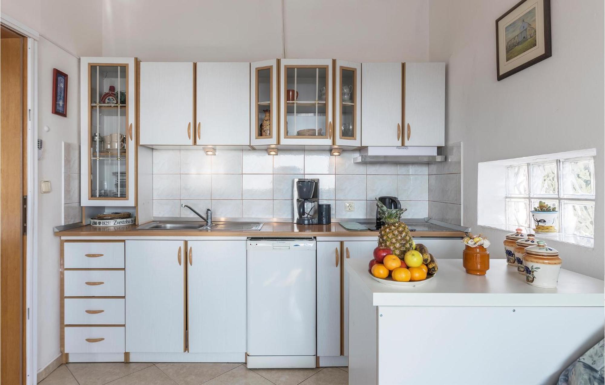 Beautiful Apartment In Barbariga With Kitchen Buitenkant foto