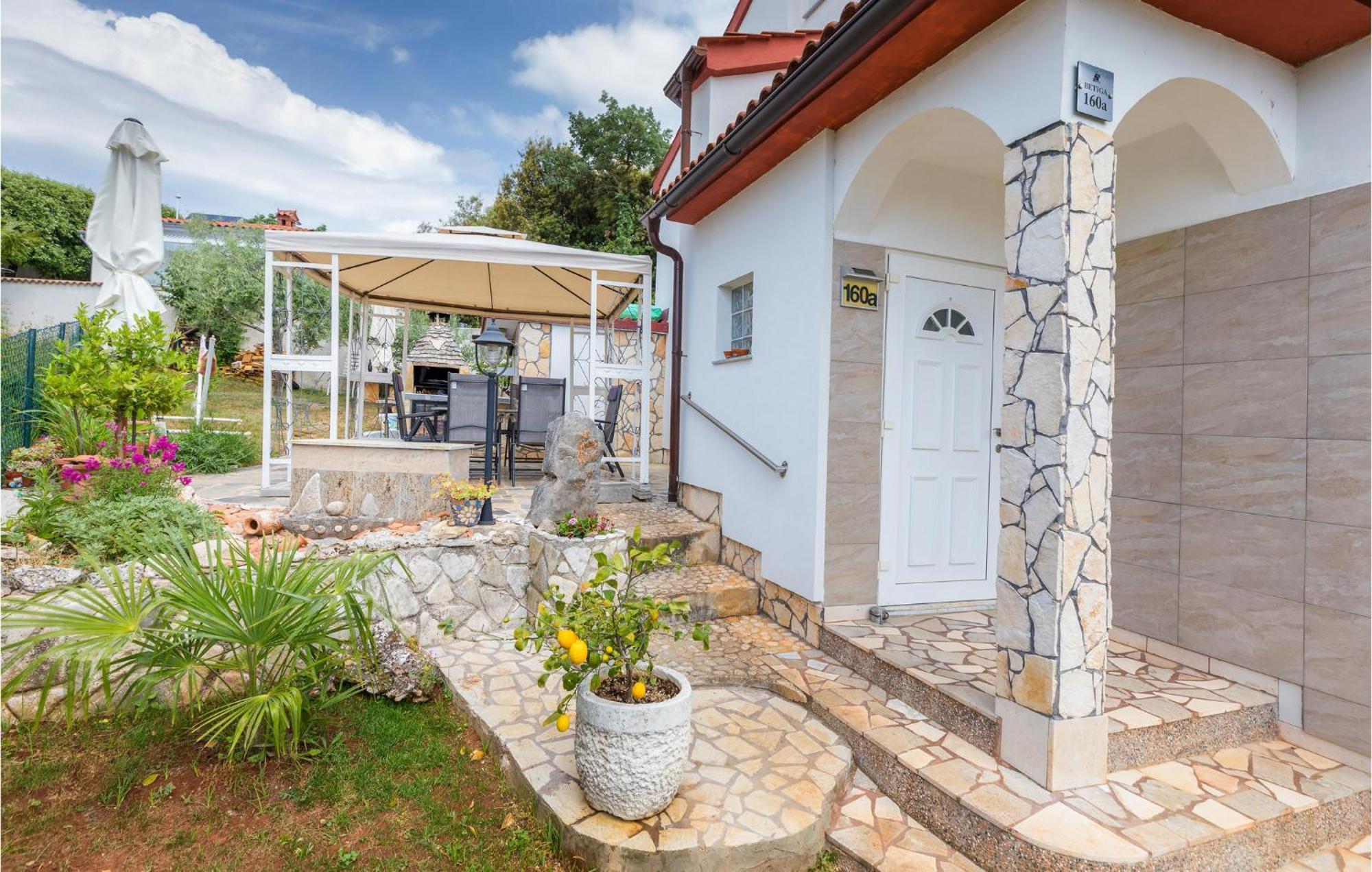 Beautiful Apartment In Barbariga With Kitchen Buitenkant foto